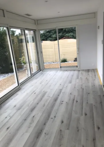Lames PVC rigide avec sous-couche intégrée, Home Renov'24.