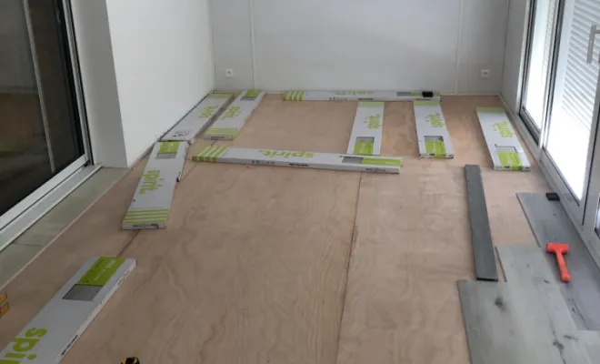 Lames PVC rigide avec sous-couche intégrée, Home Renov'24.