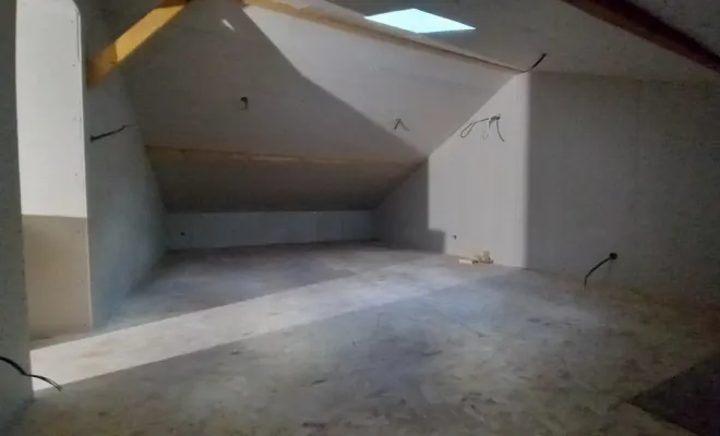 Chantier sol en cours : pose de dalles PVC imitation carrelage par notre équipe de peintre Home Rénov'24 à Bergerac , Bergerac, Home Rénov' 24