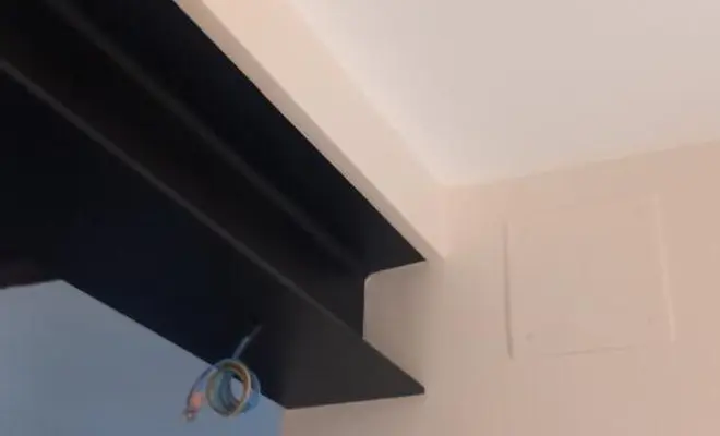 Habillage d'un IPN en plâtrerie et mise en peinture 