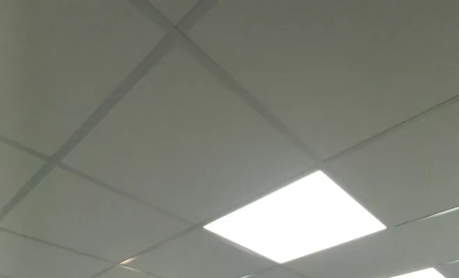 Fourniture et pose d'un faux plafond dans un bureau par Home Rénov'24 à Bergerac 