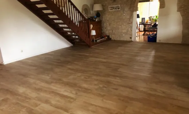 Pose du revêtement PVC imitation bois 